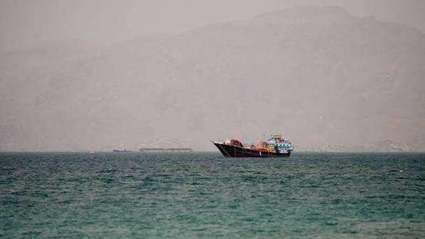 إيران تبحث في عُمان مع دول خليجية والعراق تطورات مضيق هرمز