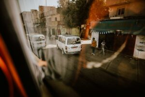 إصابة 7 أشخاص في انقلاب ميكروباص أعلى الطريق الأوسطى