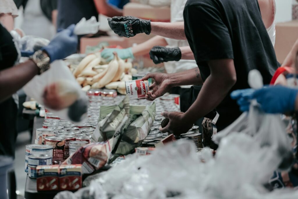 food aid distribution volunteers