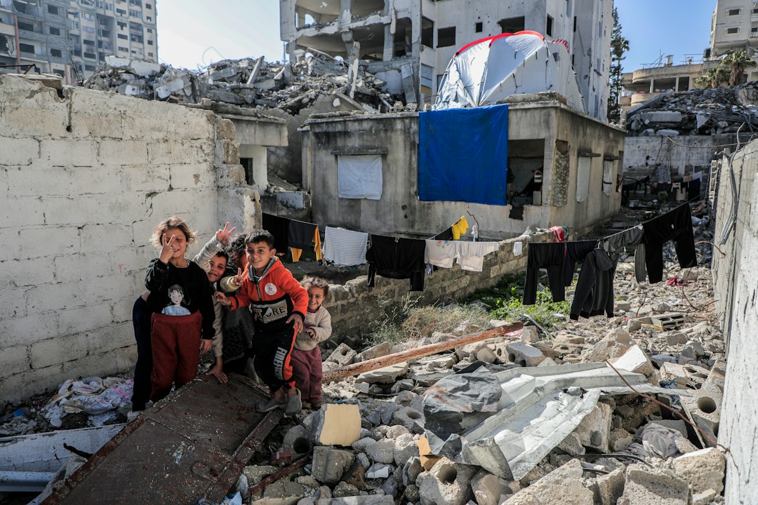 صورة رمزية للأزمة الإنسانية والصحية في غزة