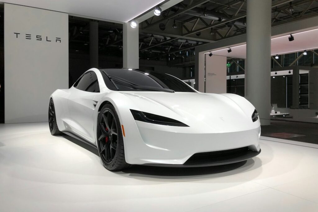 سيارة تسلا رودستر في معرض؛ صورة توضيحية، تصوير Tesla Fans Schweiz