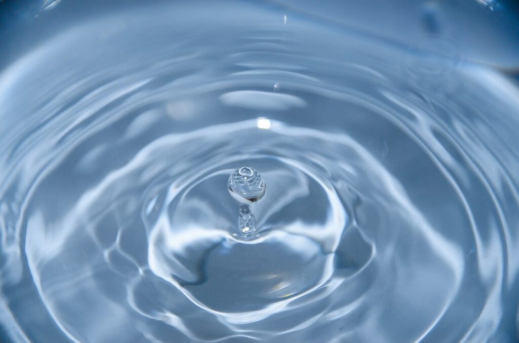 قطرة ماء؛ صورة توضيحية لأسبوع القاهرة للمياه، تصوير David Becker